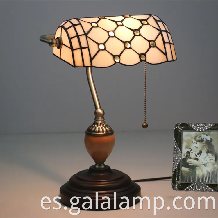 Luces de bancos europeos, bares y cafés artísticos, lámparas de escritorio nostálgicas